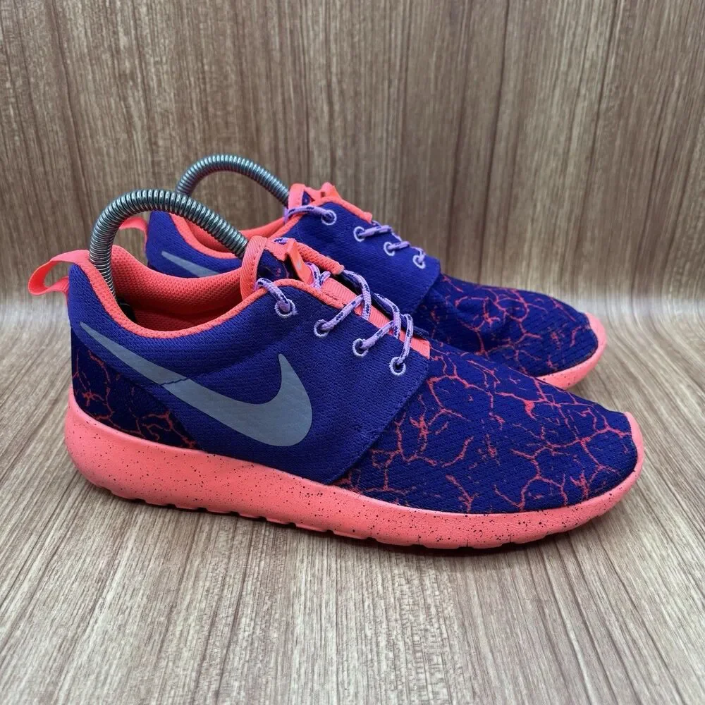 Nike Roshe GS Size 7Y Or Women’s 8.5 Lava Purple Metallic Silver Running Sneaker